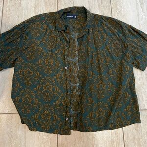 Abercrombie men’s cropped oversized short sleeve shirt